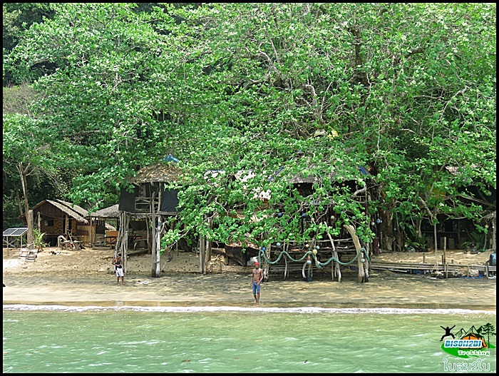 โปรแกรมทัวร์ท่องเที่ยวทริปทะเลดำน้ำเกาะช้าง Green Banana- Pirate house 
กรีนบานาน่า บ้านโจรสลัด จ.ระนอง